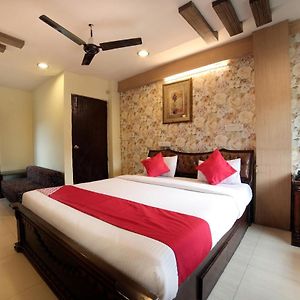 Oyo 15211 Hotel Midas